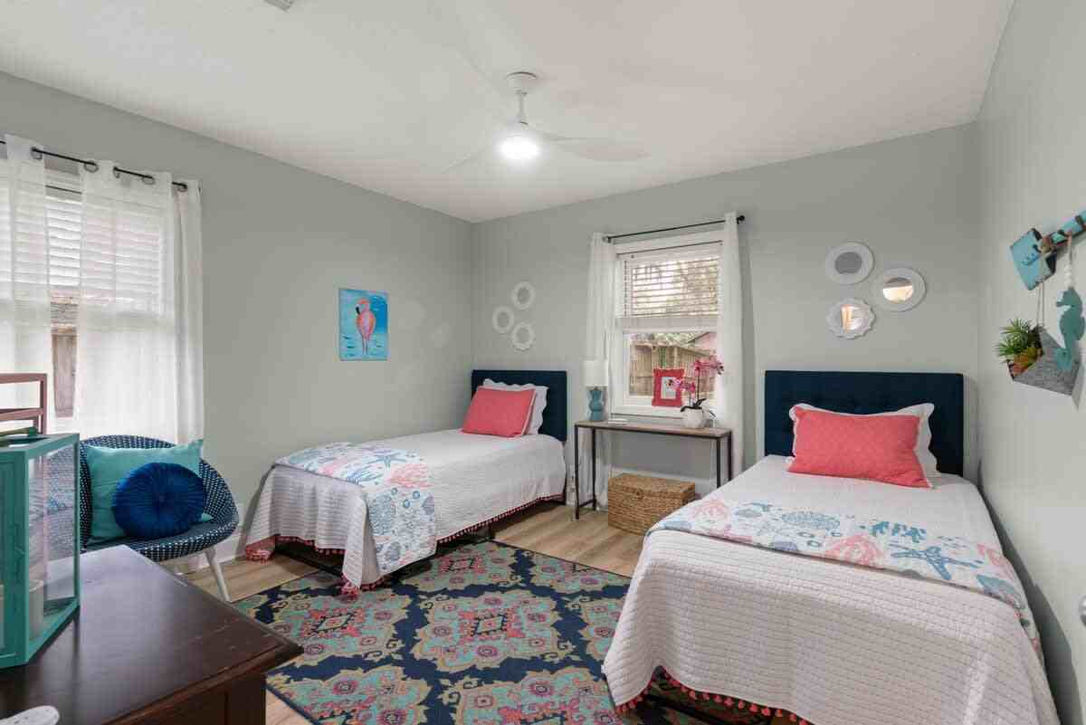 1105 Grant St - Photo 4 of 16