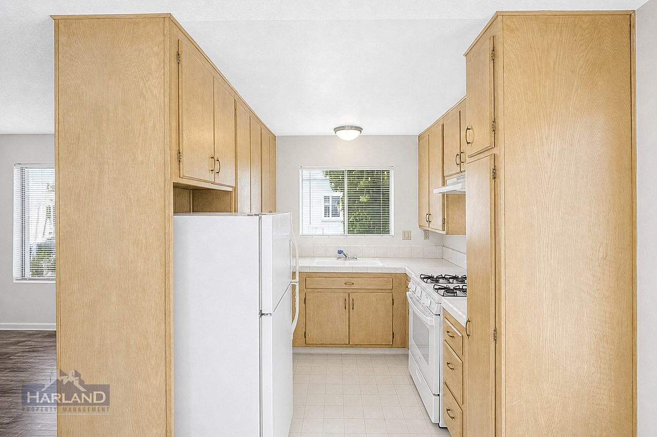 2128 Thomas Ave - Photo 3 of 12