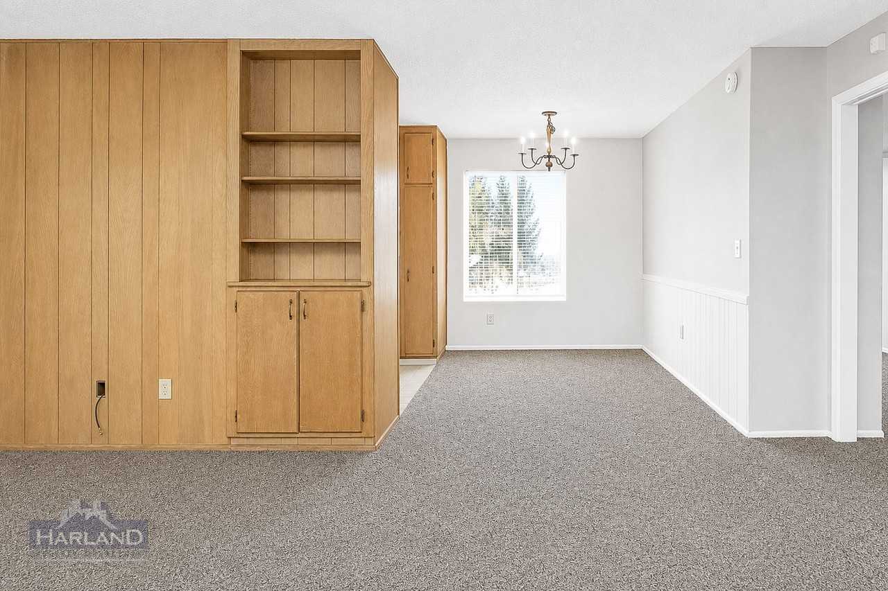 2128 Thomas Ave - Photo 4 of 12