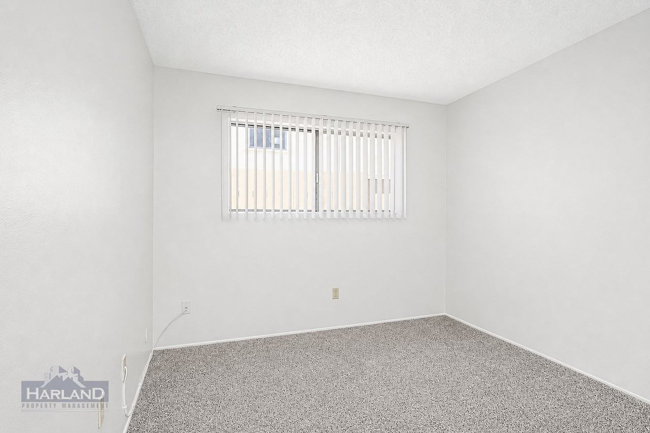 2128 Thomas Ave - Photo 5 of 12