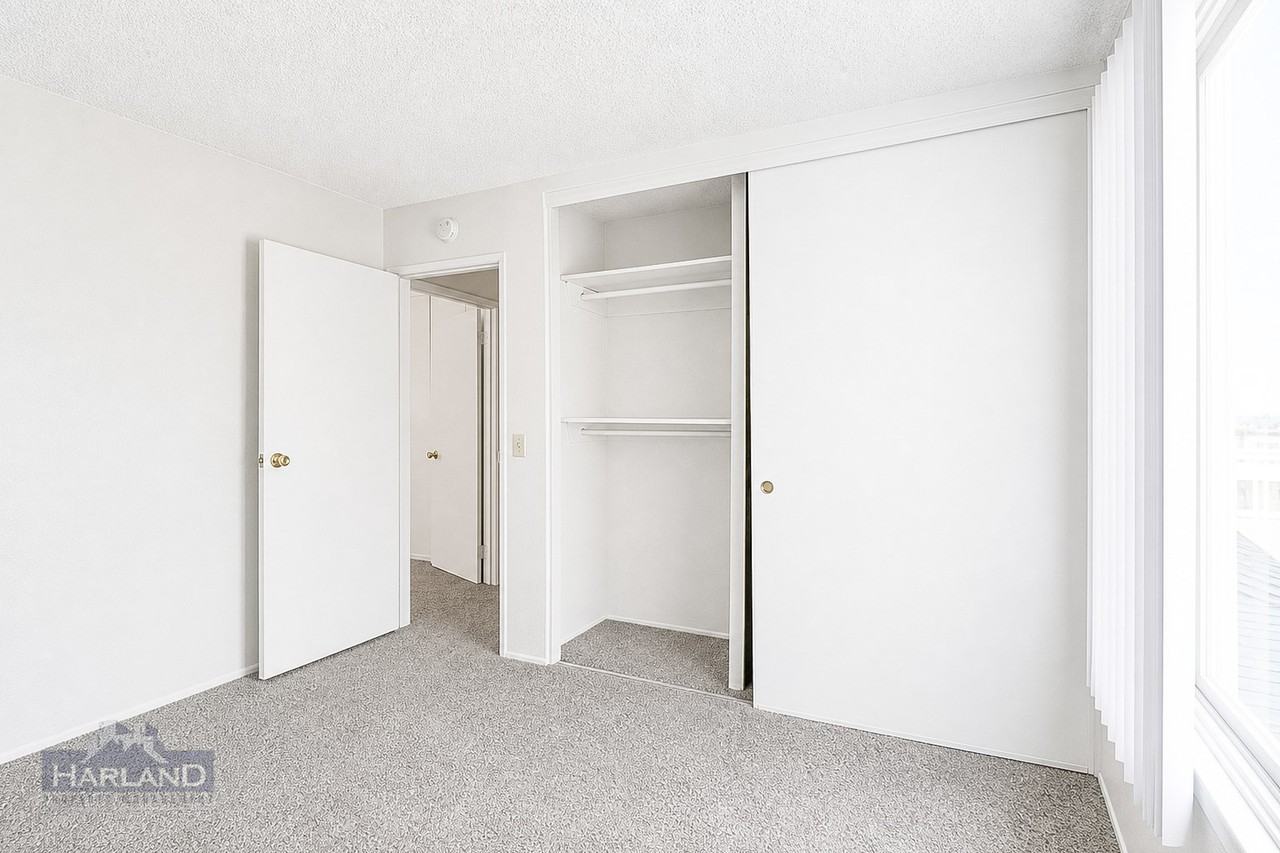 2128 Thomas Ave - Photo 6 of 12