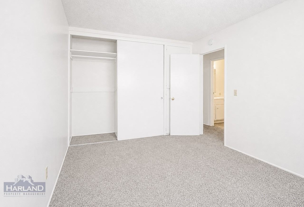 2128 Thomas Ave - Photo 7 of 12