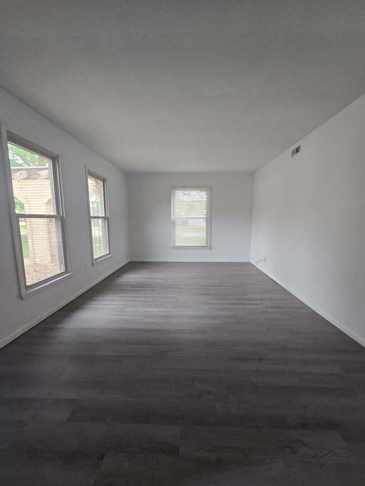 109 Sieville Ave #101 - Photo 3 of 11