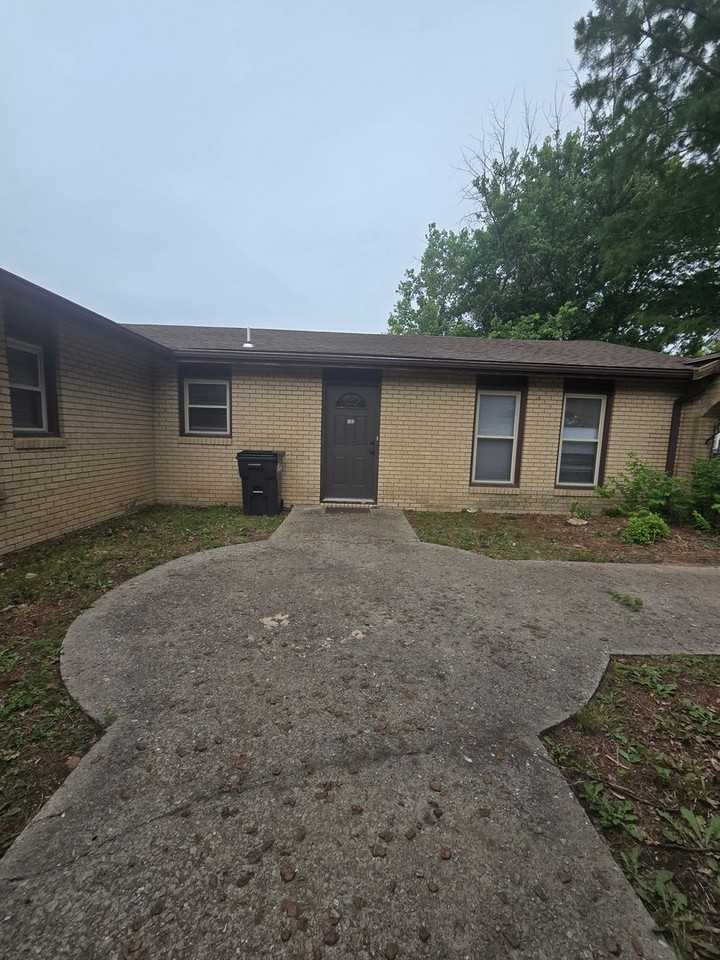 109 Sieville Ave. - 109 Sieville Ave. #102 - Photo 3 of 13