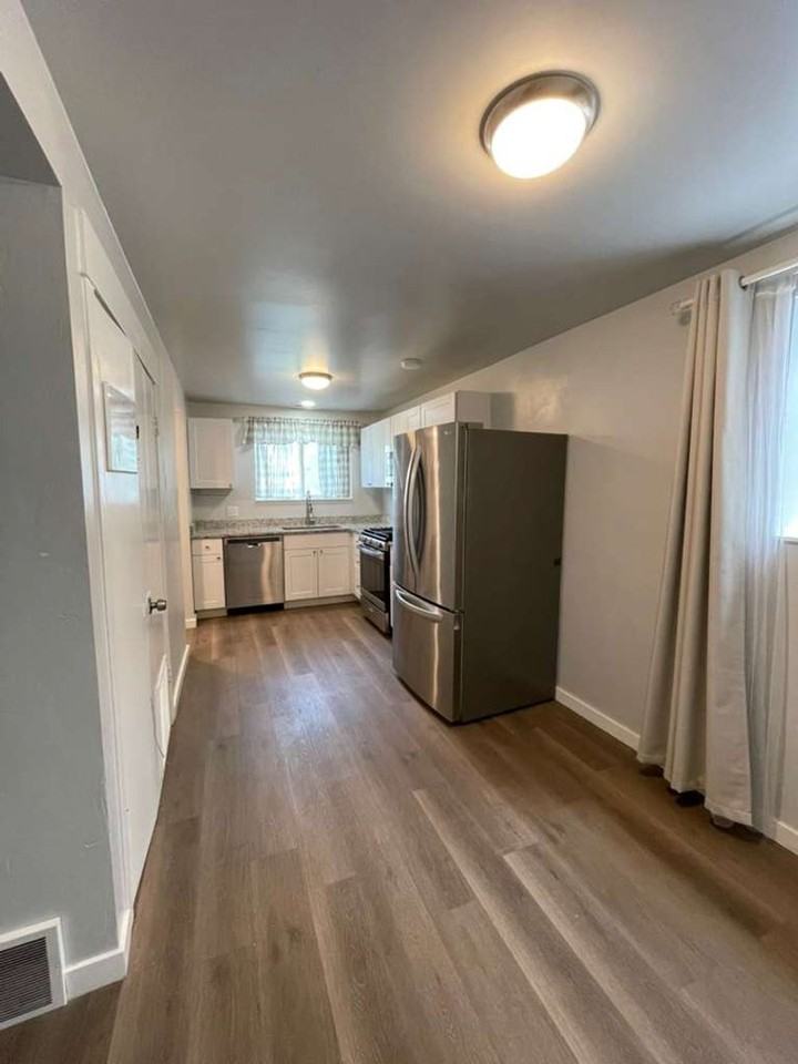 463 W 500 N - Photo 6 of 18