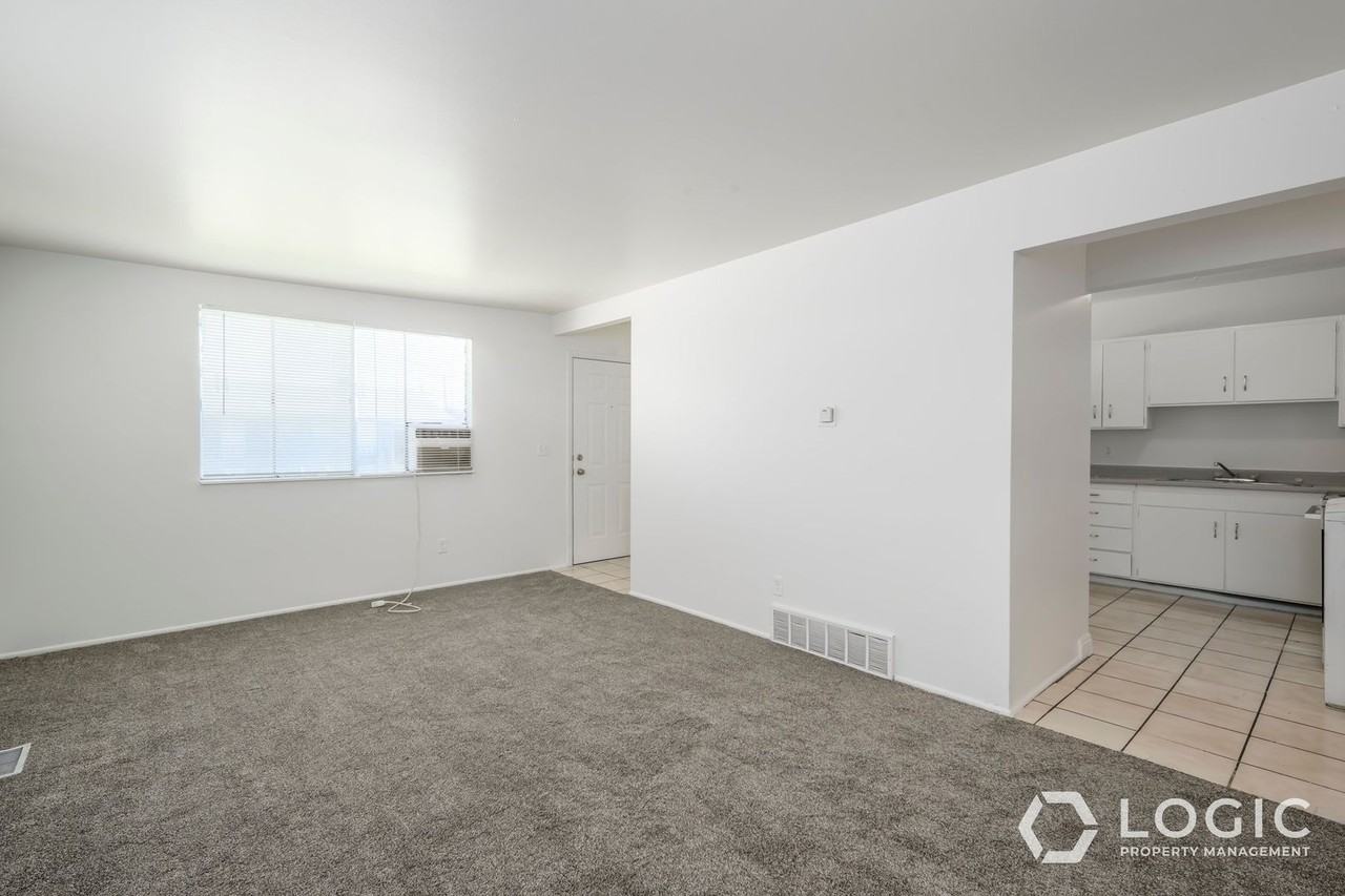 1610 W Ivy Cir #3 - Photo 3 of 11