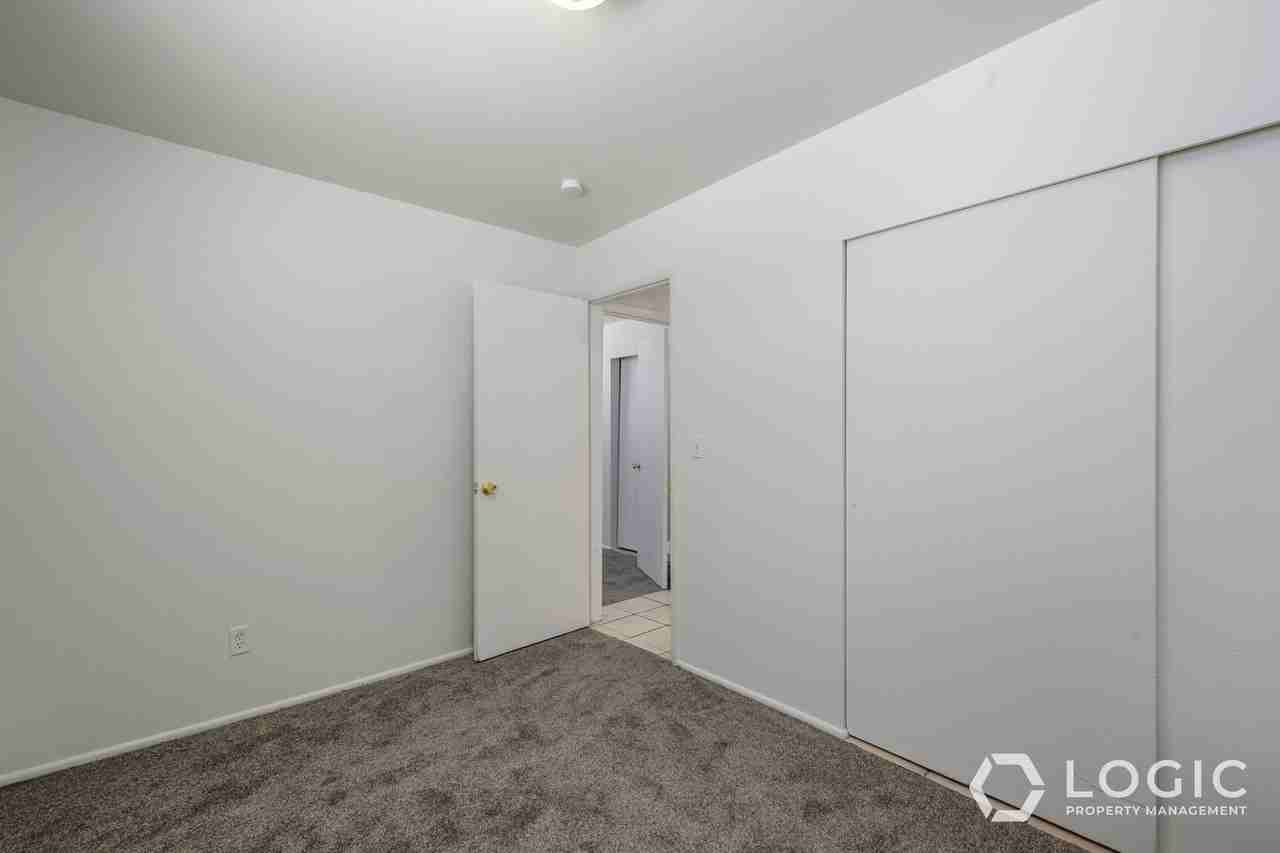 1610 W Ivy Cir #3 - Photo 7 of 11