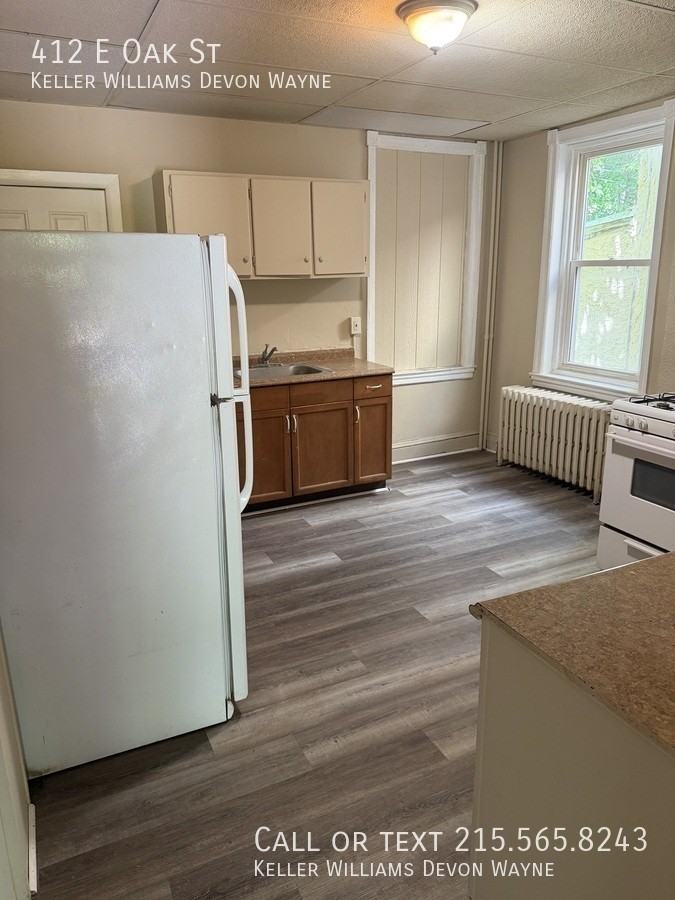 412 E Oak St - Photo 3 of 8