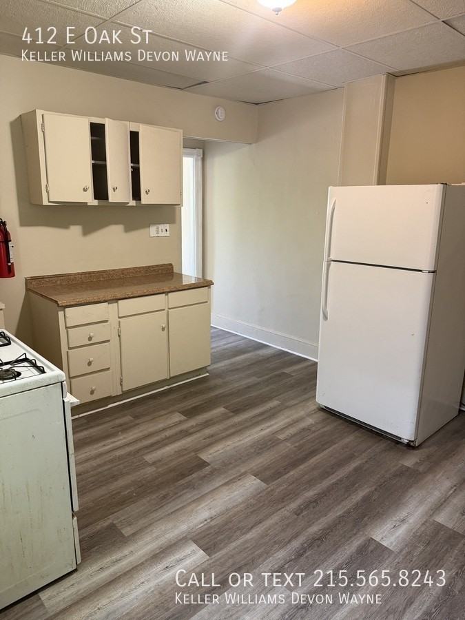 412 E Oak St - Photo 4 of 8