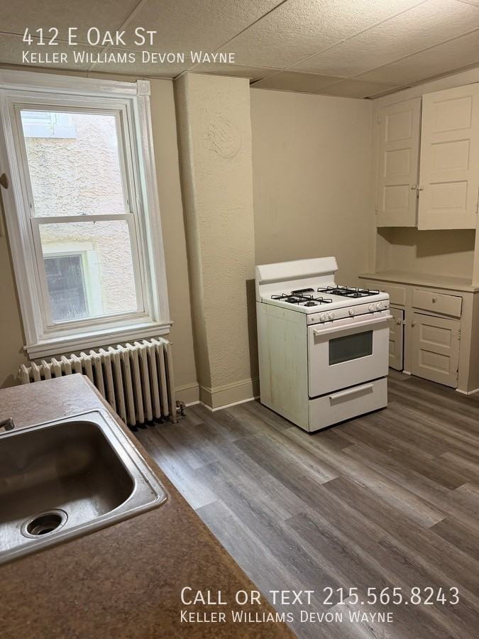412 E Oak St - Photo 5 of 8