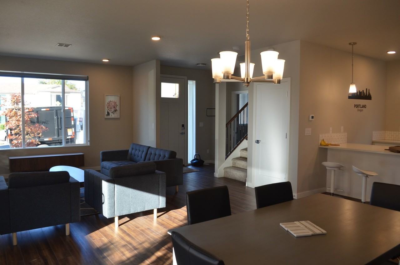 4054 Se Holgate Blvd Rm E - Photo 3 of 22