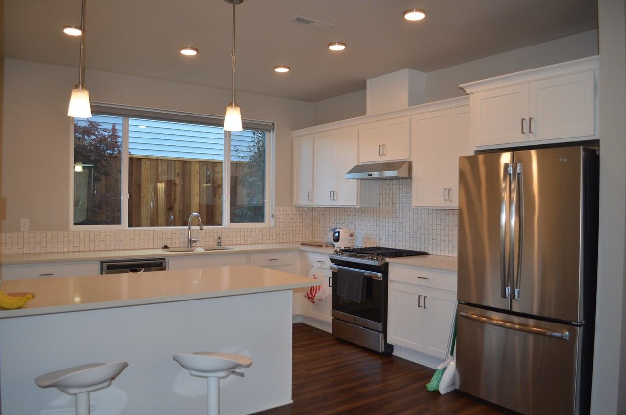 4054 Se Holgate Blvd Rm E - Photo 7 of 22