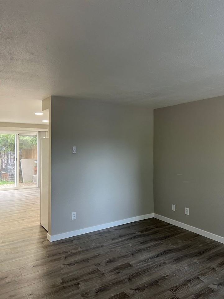 4116 Market St Ne - Photo 3 of 25