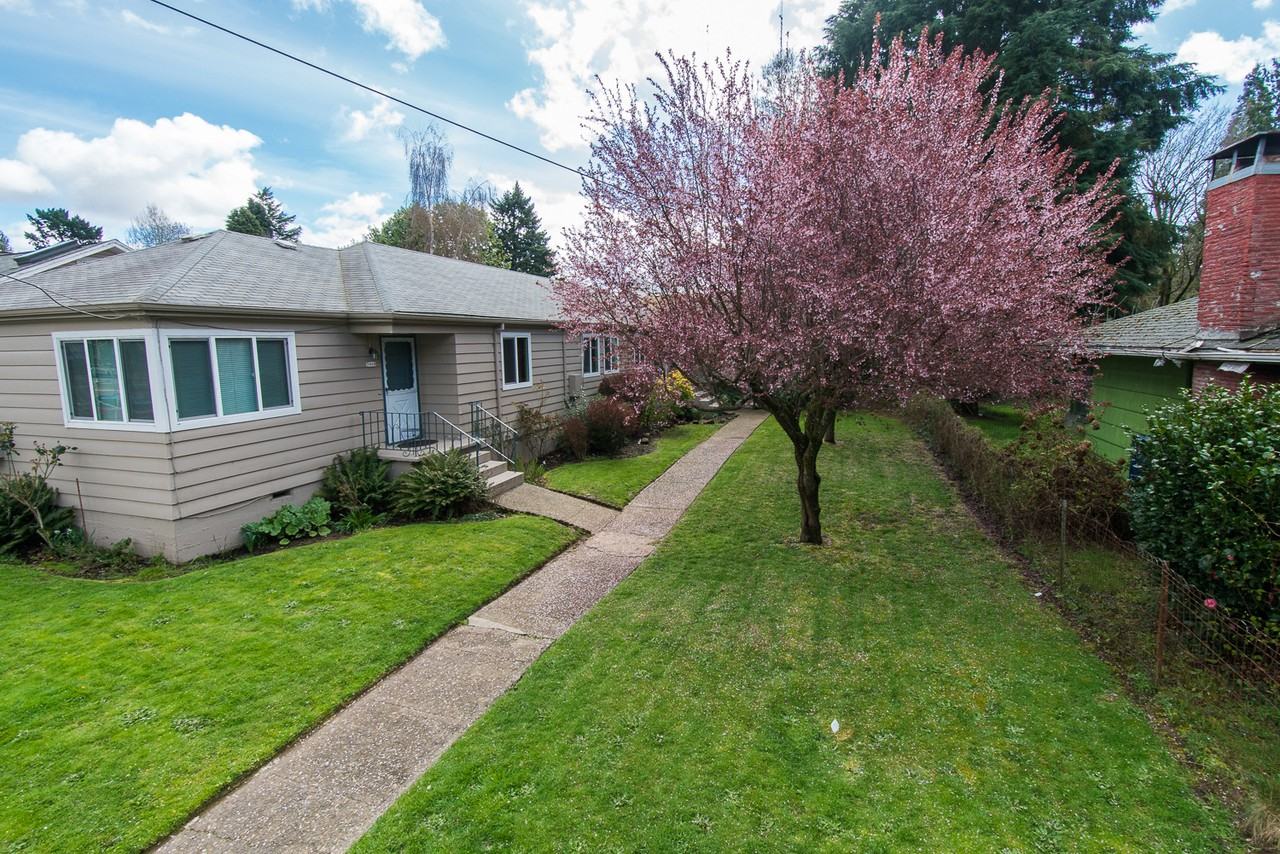 3974 Se Gladstone St - Photo 2 of 17