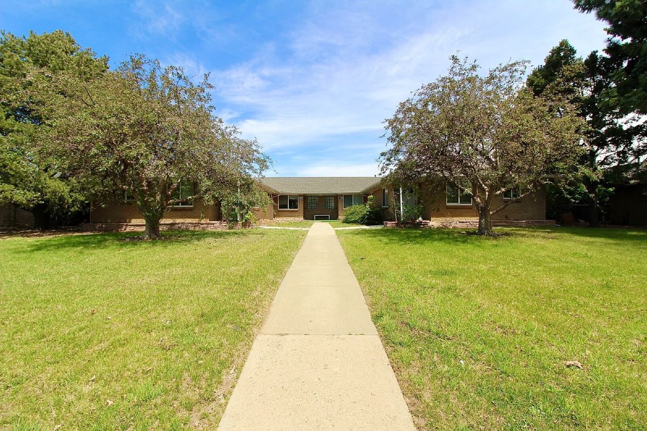 3614 N Monaco Street Pkwy - Photo 2 of 18