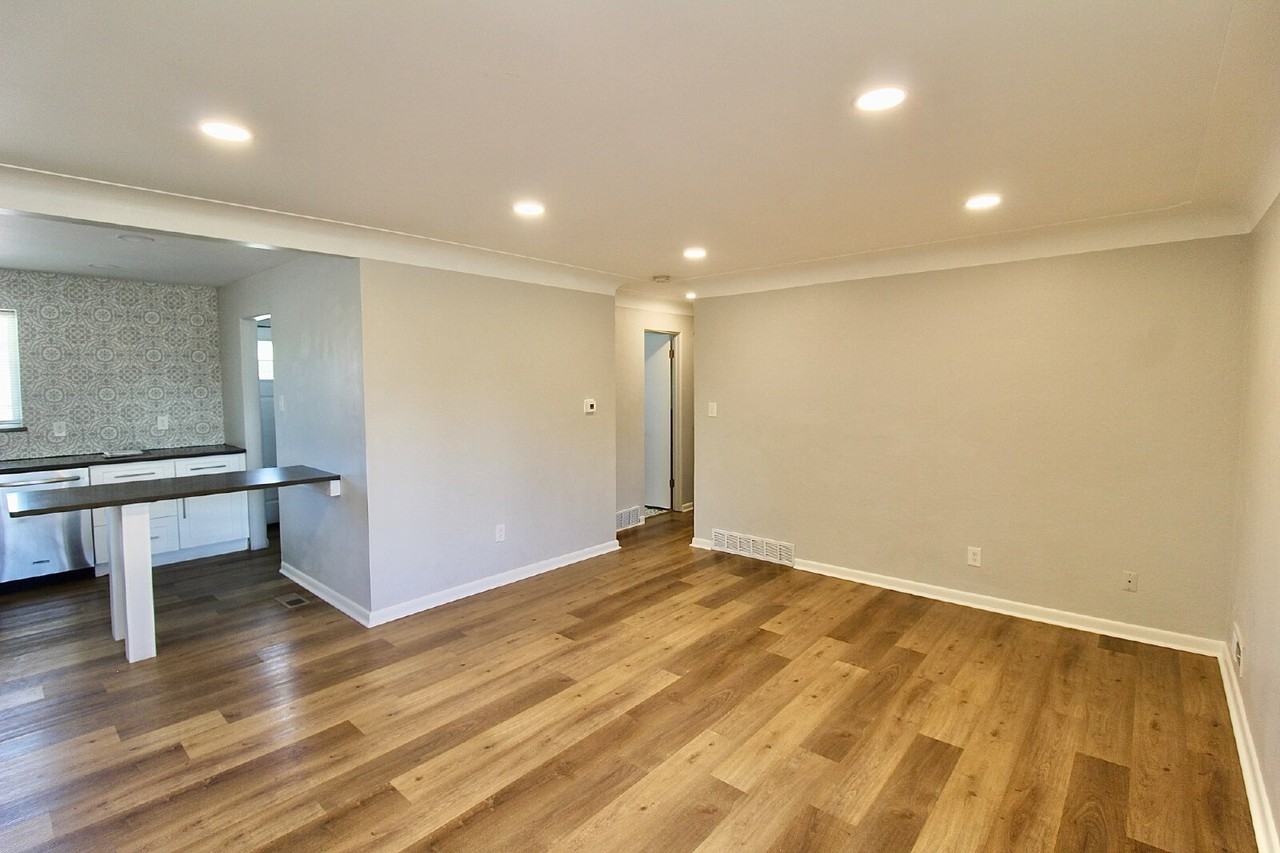 3614 N Monaco Street Pkwy - Photo 4 of 18