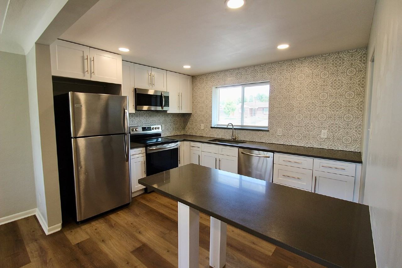 3614 N Monaco Street Pkwy - Photo 7 of 18