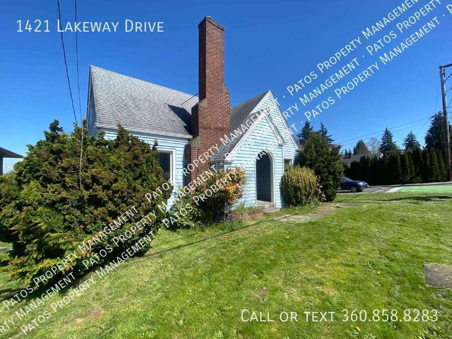 1421 Lakeway Dr - Photo 2 of 21