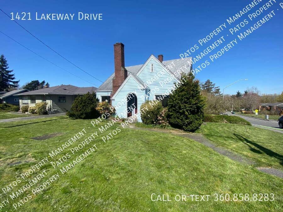 1421 Lakeway Dr - Photo 3 of 21