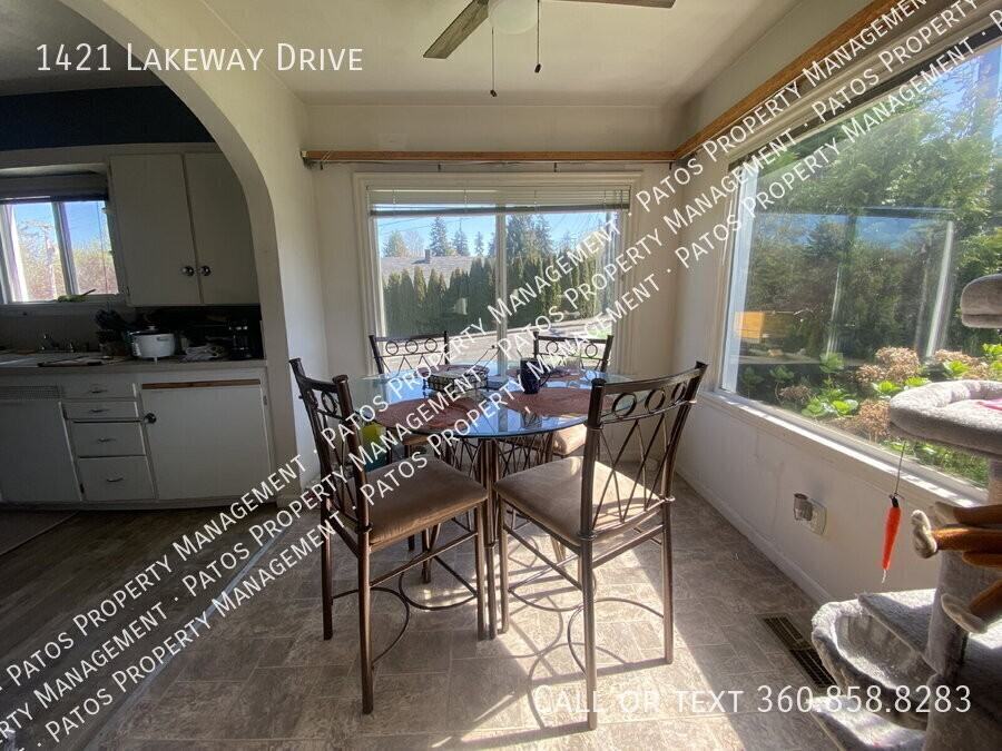 1421 Lakeway Dr - Photo 6 of 21