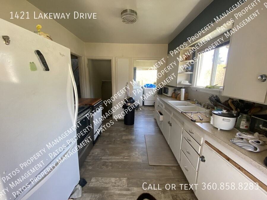 1421 Lakeway Dr - Photo 7 of 21