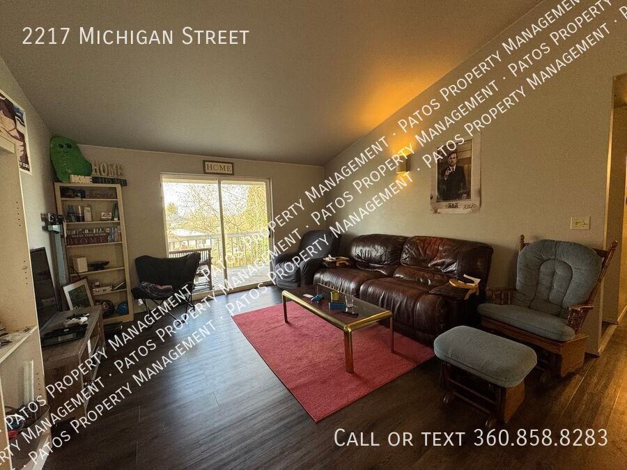 2217 Michigan St - Photo 2 of 11