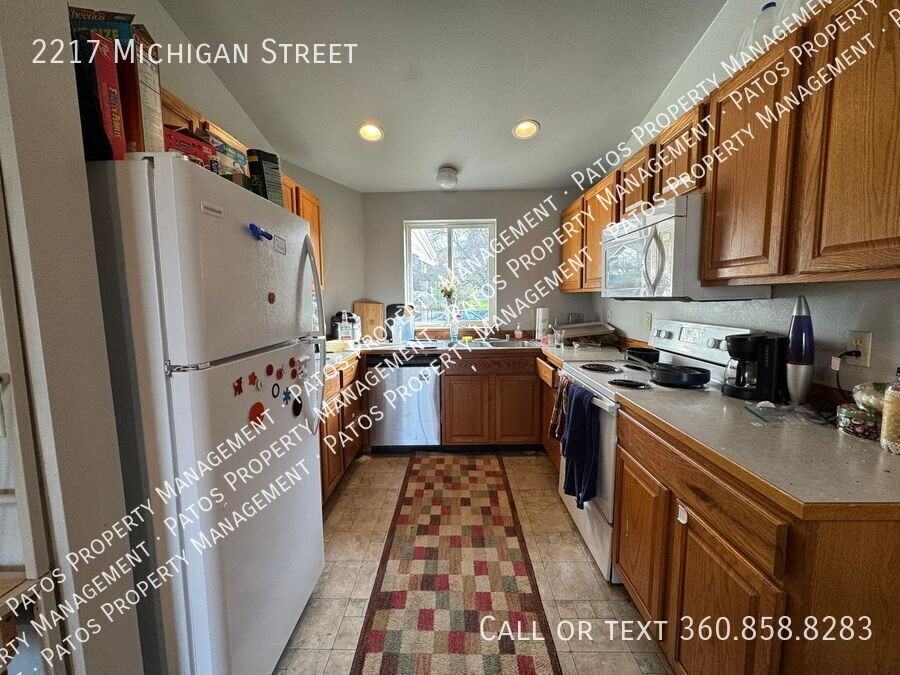 2217 Michigan St - Photo 3 of 11