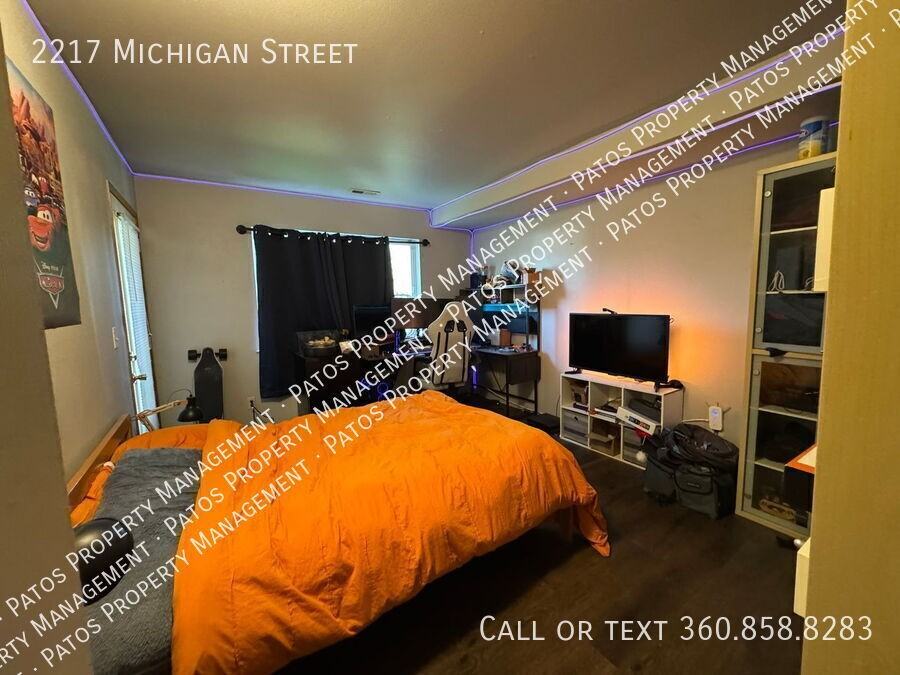 2217 Michigan St - Photo 6 of 11