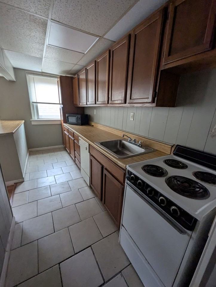 415 S Broadway St #15 - Photo 5 of 24