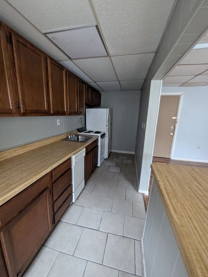 415 S Broadway St #15 - Photo 6 of 24