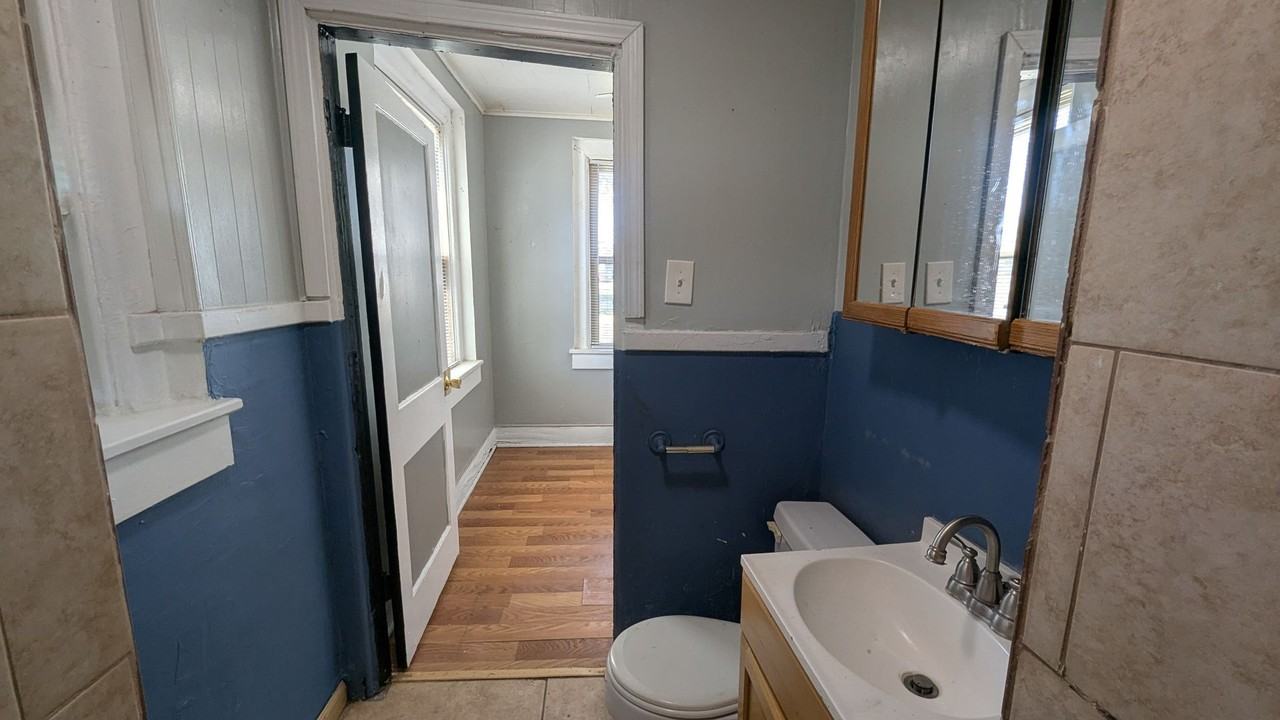415 S Broadway St #5 - Photo 3 of 26
