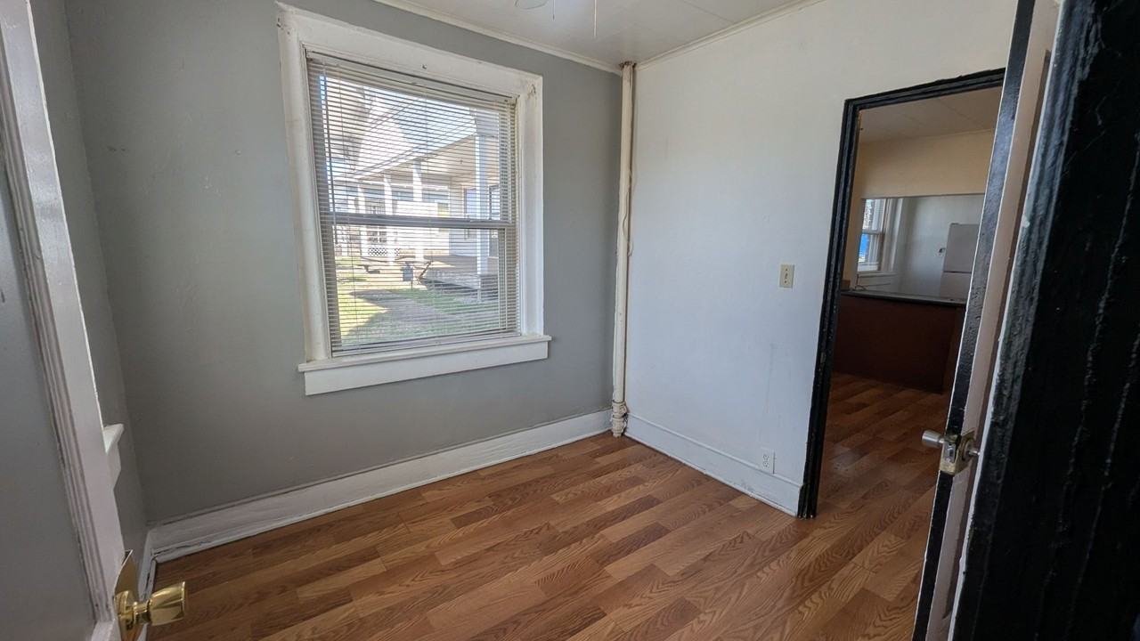415 S Broadway St #5 - Photo 4 of 26