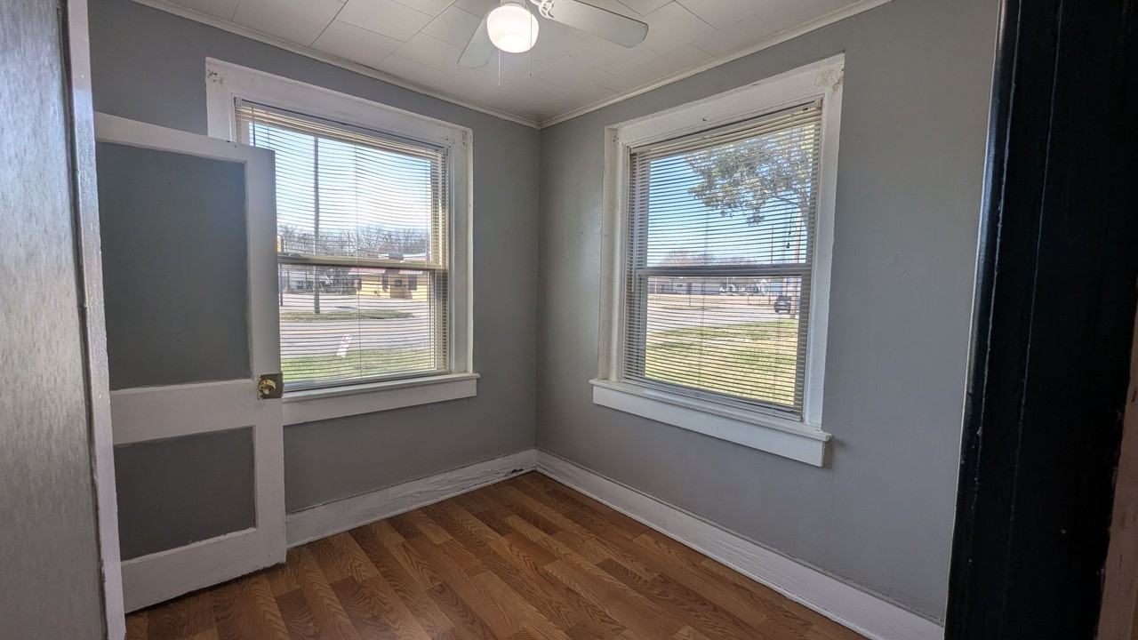 415 S Broadway St #5 - Photo 5 of 26