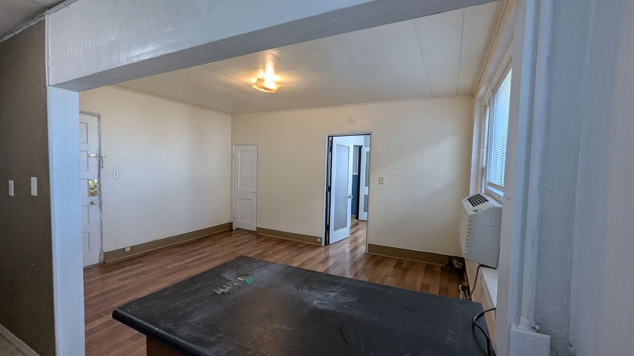 415 S Broadway St #5 - Photo 6 of 26
