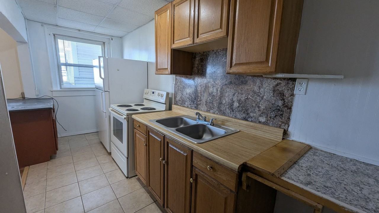 415 S Broadway St #5 - Photo 7 of 26