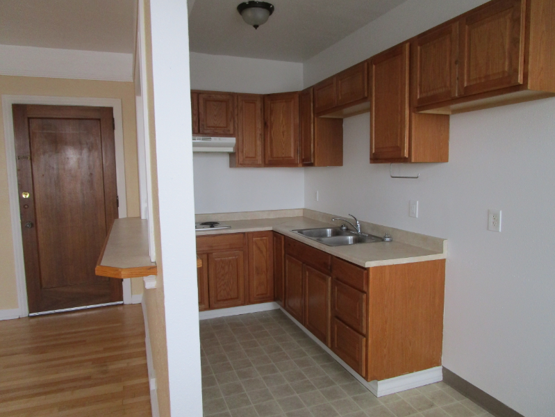 608 Central Ave - Photo 3 of 6