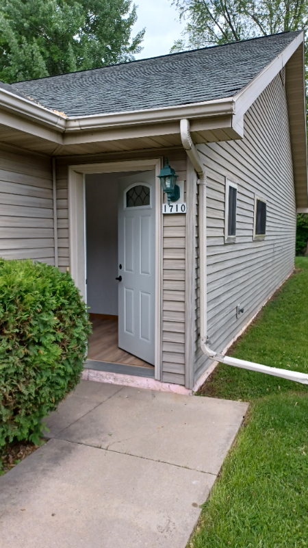 1712 Burdick St - Photo 6 of 6