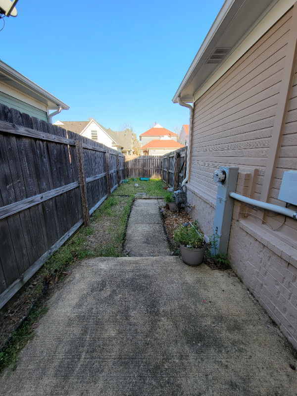 1404 Island Pl E - Photo 4 of 15