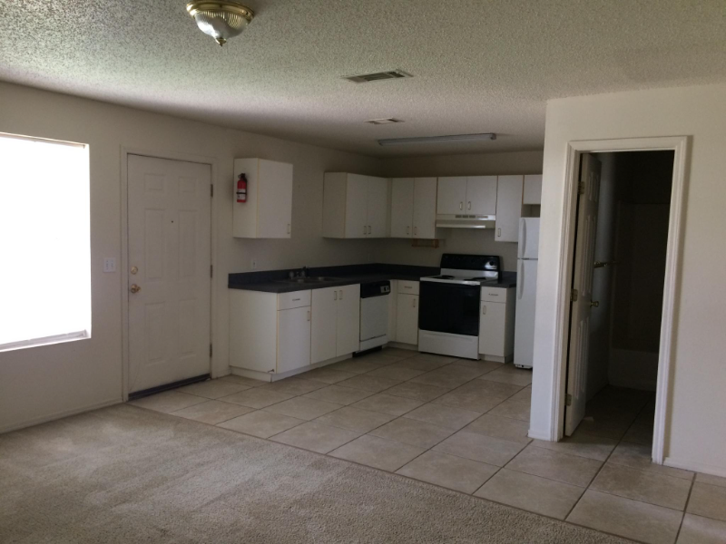610 24th St - Photo 4 of 9