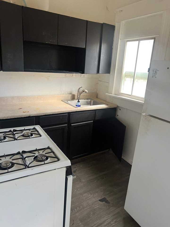 1100 Myrtle Ave #1 - Photo 6 of 9
