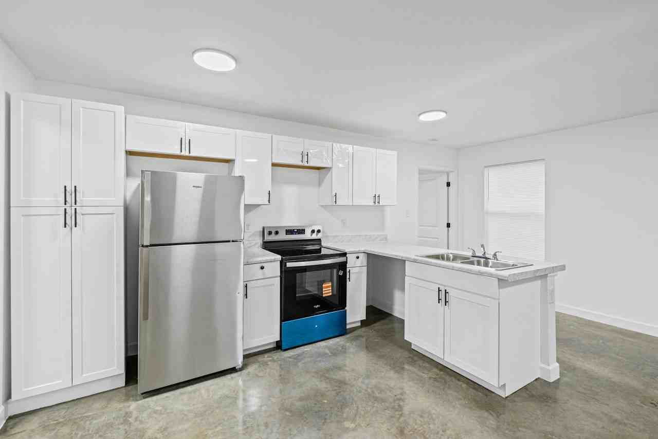 2855 Choctaw Avenue, Unit 2855 - Photo 3 of 8