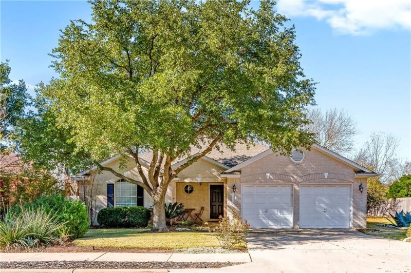 2617 Goldfinch Dr - Photo 2 of 19