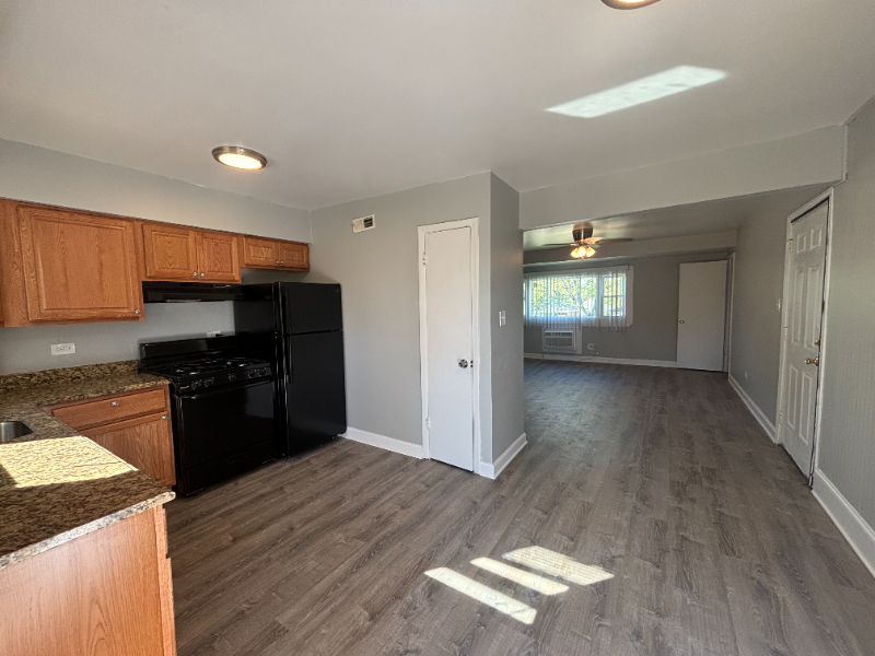 392 Hickory St #2W - Photo 2 of 7