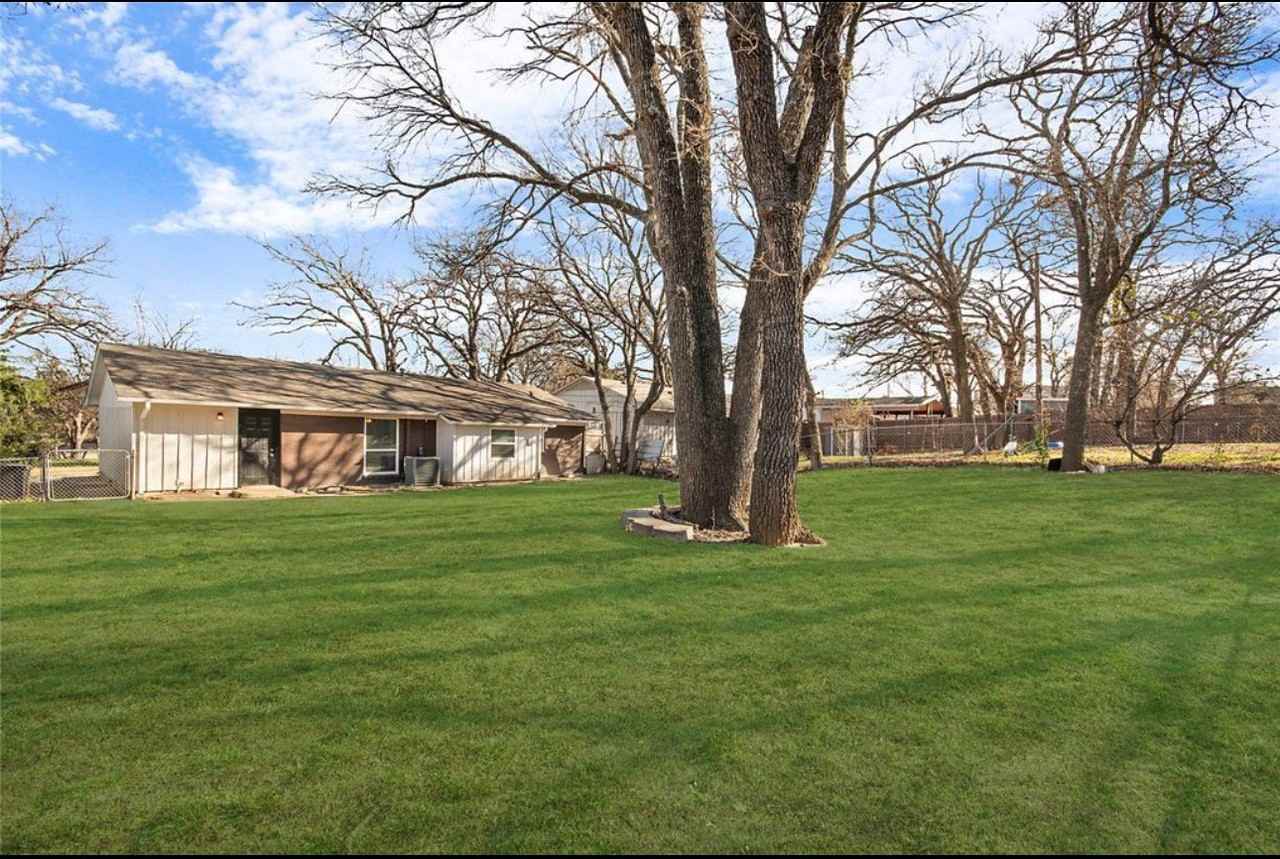 2425 Avis St - Photo 2 of 15