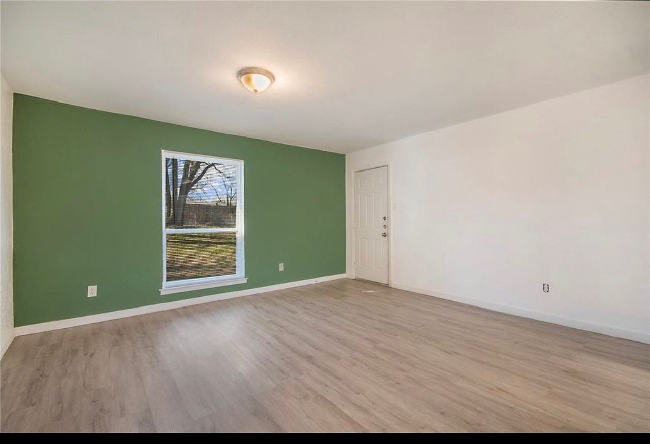 2425 Avis St - Photo 6 of 15