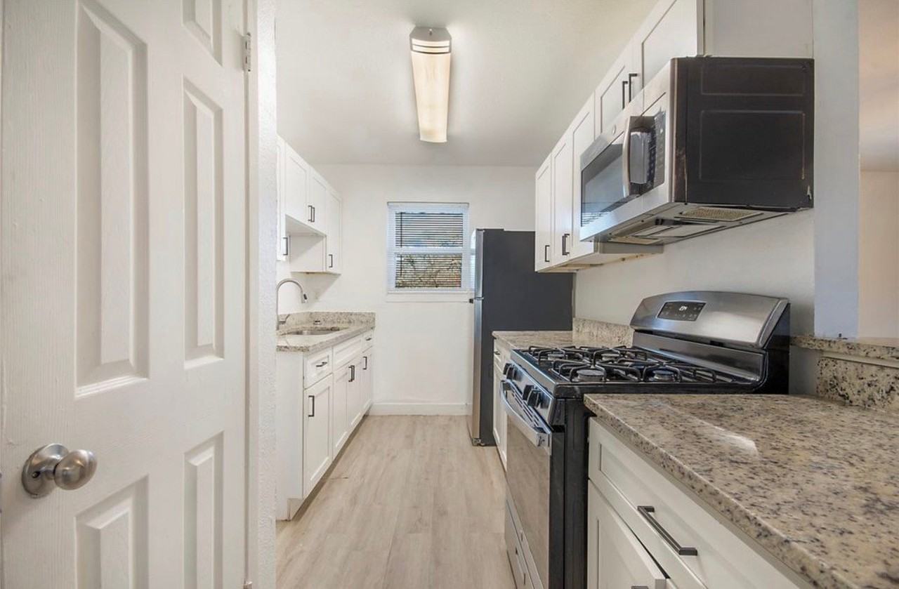2425 Avis St - Photo 7 of 15