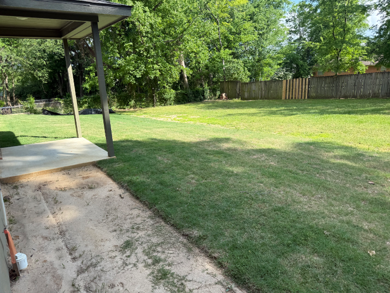 1002 Glencrest Ln - Photo 4 of 16