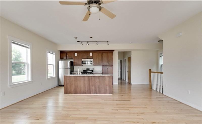 1325 Porter St #B - Photo 3 of 13