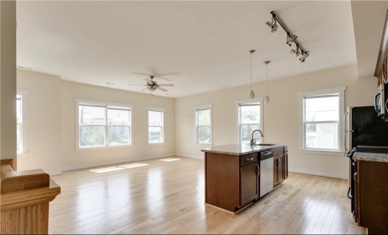 1325 Porter St #B - Photo 4 of 13
