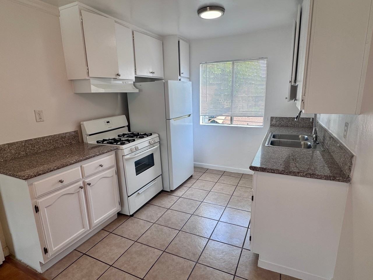407 Neva Pl - Photo 2 of 12